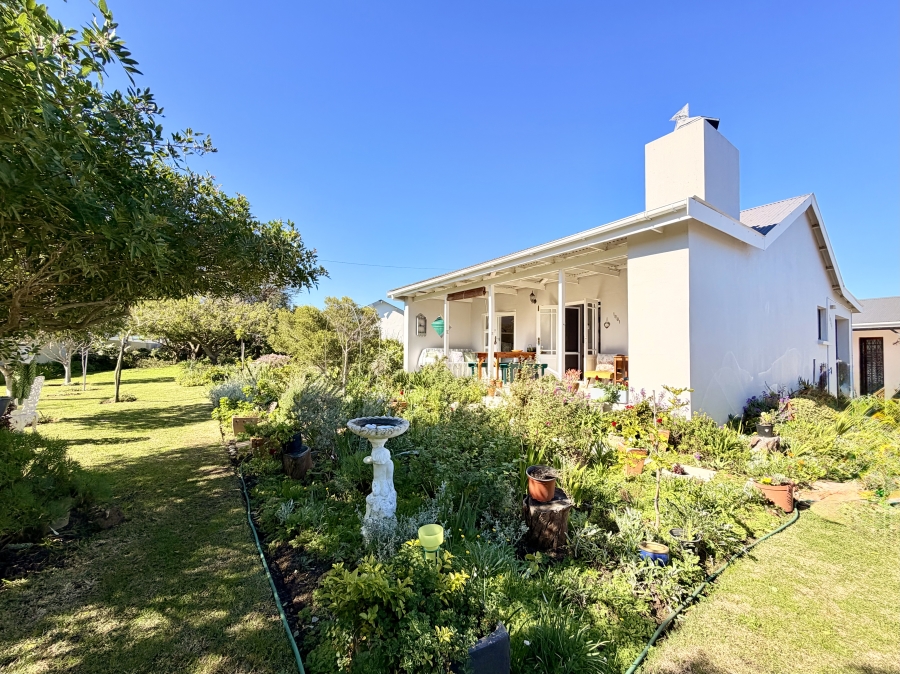 2 Bedroom Property for Sale in Sandbaai Western Cape